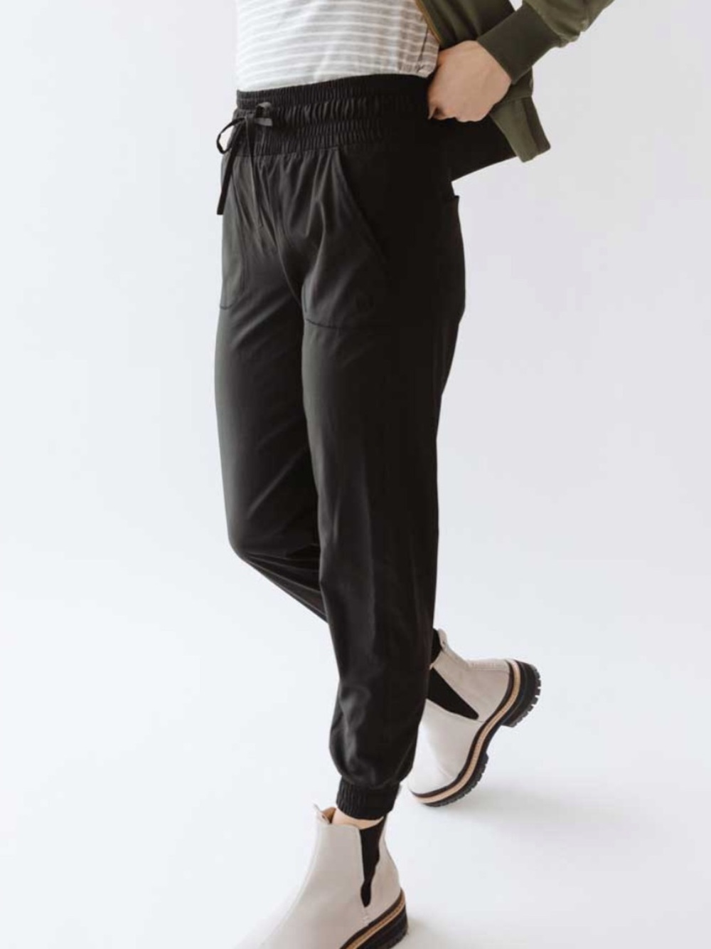 Albion Fit Women’s Black Destination Performance Stretch Joggers Small Petite